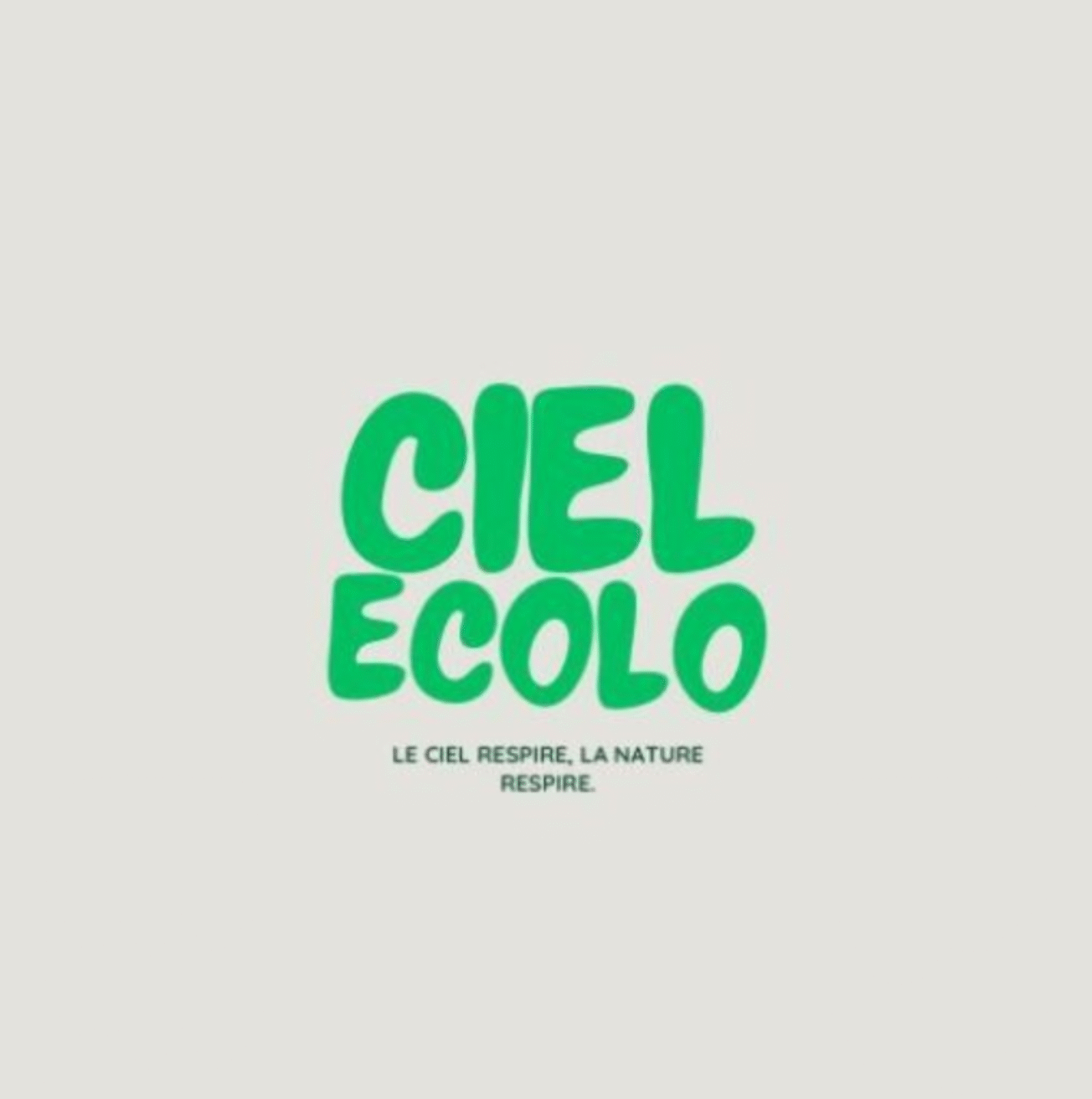 Ciel écolo le logo est écrit en vert et le fond est beige.